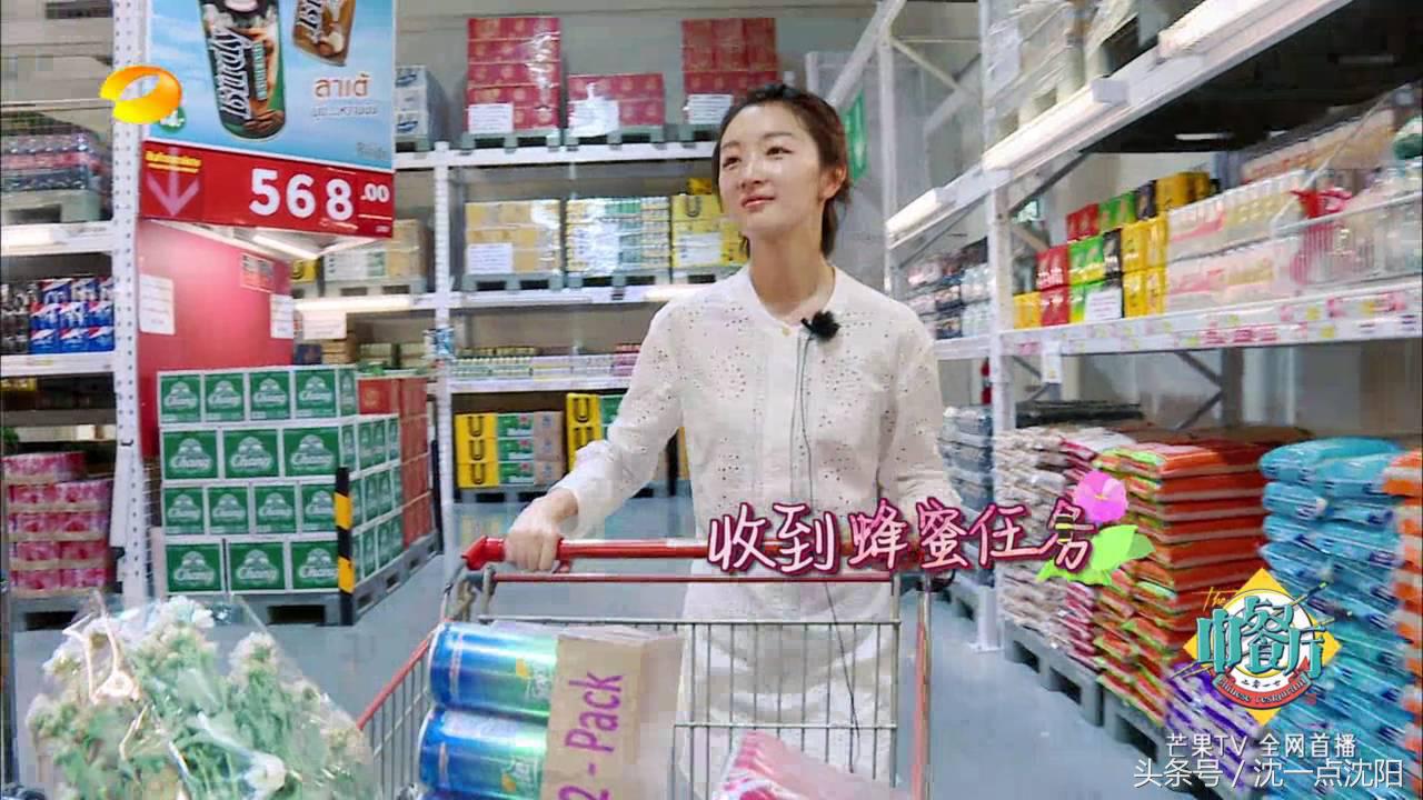 赵薇黄晓明还是在一起了，还开了一家骨骼清奇的中餐厅！