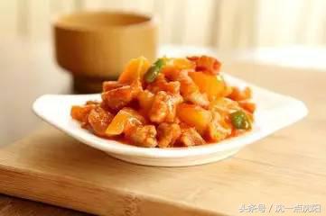 赵薇黄晓明还是在一起了，还开了一家骨骼清奇的中餐厅！