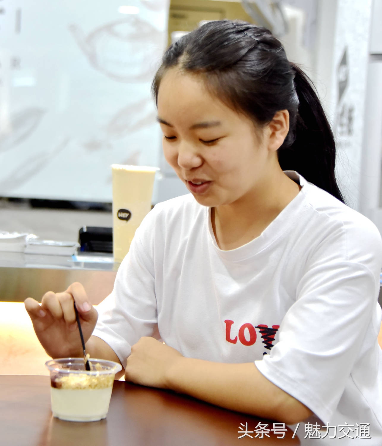 清凉一夏酷暑来袭,清凉一夏送冷饮视频