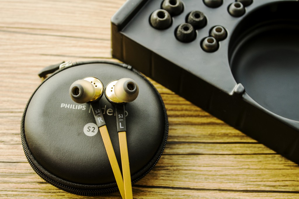 飞利浦FidelioS2，一款音质出色的时尚手机配塞