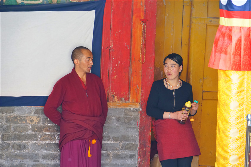 走进塔尔寺感受最虔诚的信仰,塔尔寺虔诚的佛礼