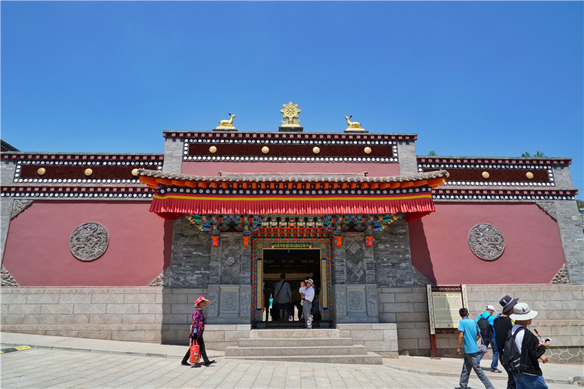 走进塔尔寺感受最虔诚的信仰,塔尔寺虔诚的佛礼