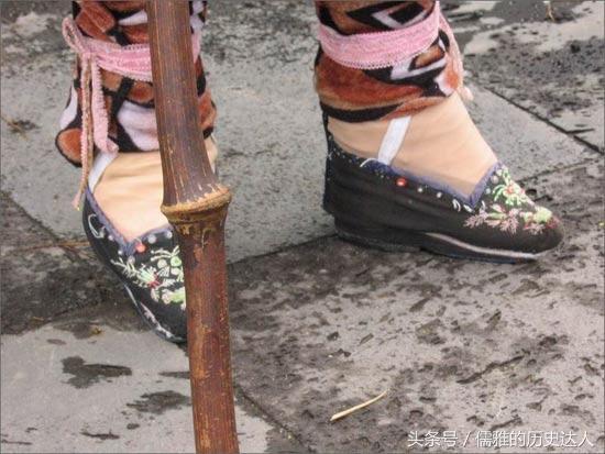 古代的缠足对女性的摧残有多大？为何古代男人们喜欢‘三寸金莲’
