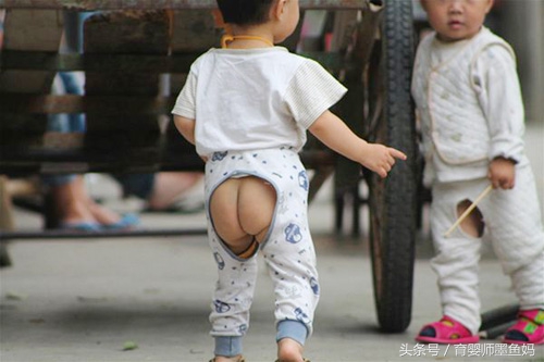 一周半宝宝总是挠屁屁,宝宝总挠屁股