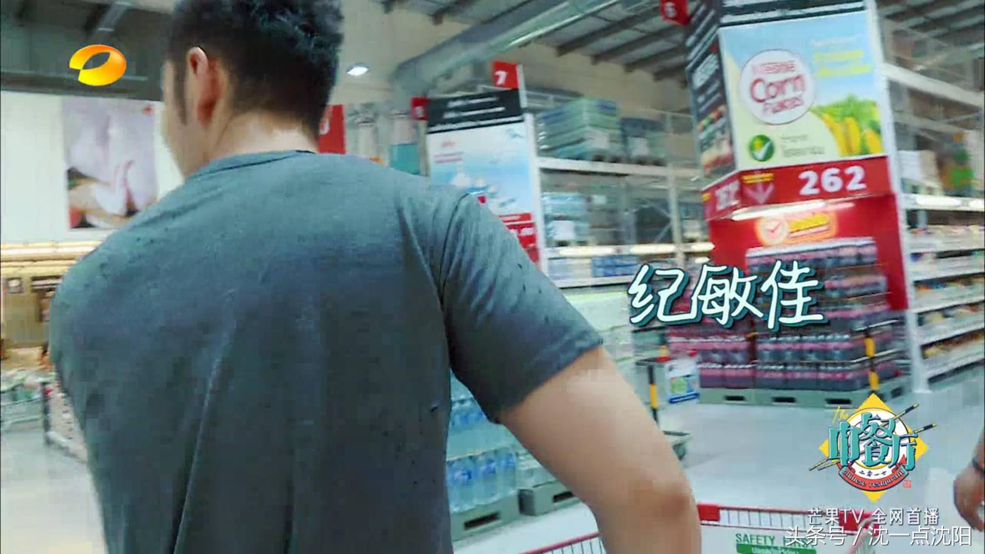 赵薇黄晓明还是在一起了，还开了一家骨骼清奇的中餐厅！