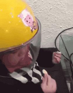 初春时节，西伯利亚寒气袭人，a国间谍史密夫执行任务时，失手被擒，其后被关在高原上的木屋内