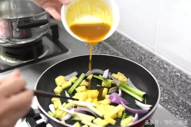 咖喱鸡肉乌冬面做法,咖喱鸡肉乌冬面