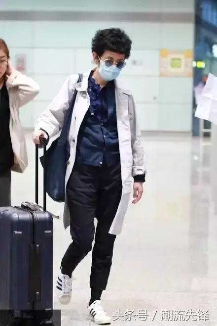 杨幂2021年春款小白鞋,杨幂一双最爱穿的国产鞋