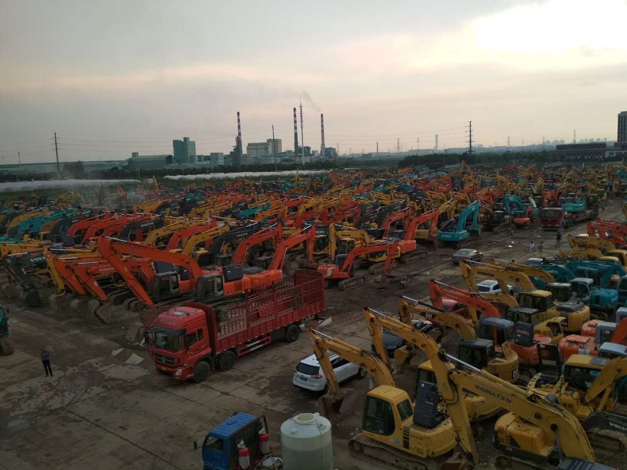 四川二手现代挖掘机报价,成都二手挖掘机推荐哪款好