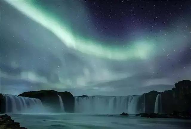 肌肤干燥、易脱妆、爱出油、质感差？我想你们应该还是有救的！