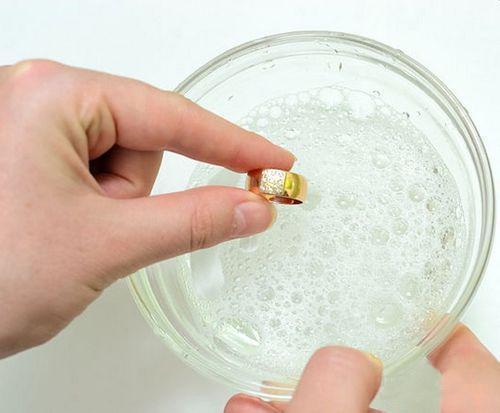 黄金戴久变暗小妙招,黄金戴久了怎么变亮