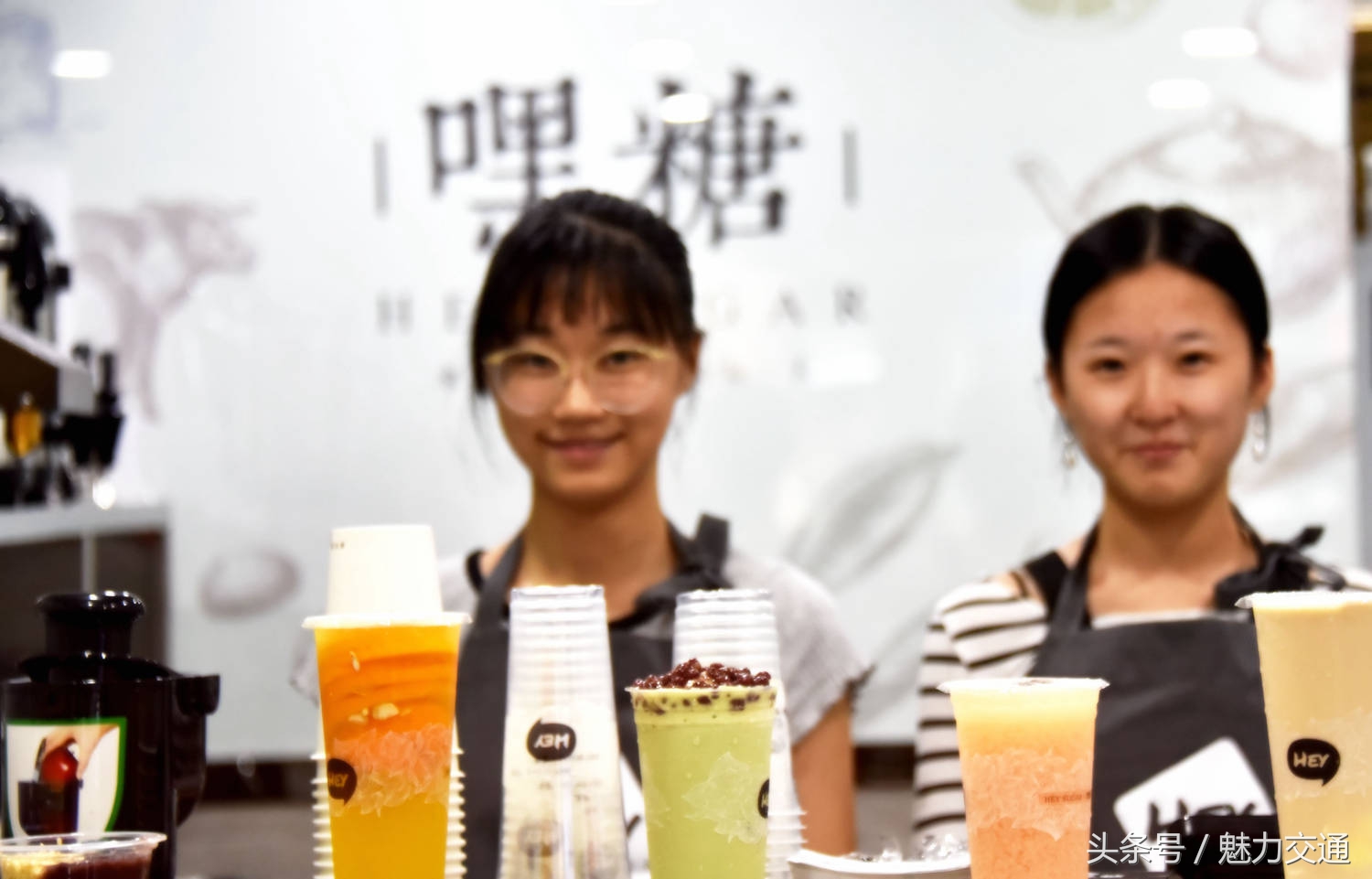 清凉一夏酷暑来袭,清凉一夏送冷饮视频