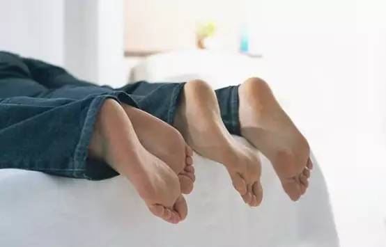 脚大脚宽脚背高穿什么鞋子好看,脚大脚宽穿什么高跟鞋显腿细