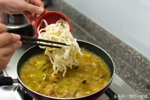咖喱鸡肉乌冬面做法,咖喱鸡肉乌冬面