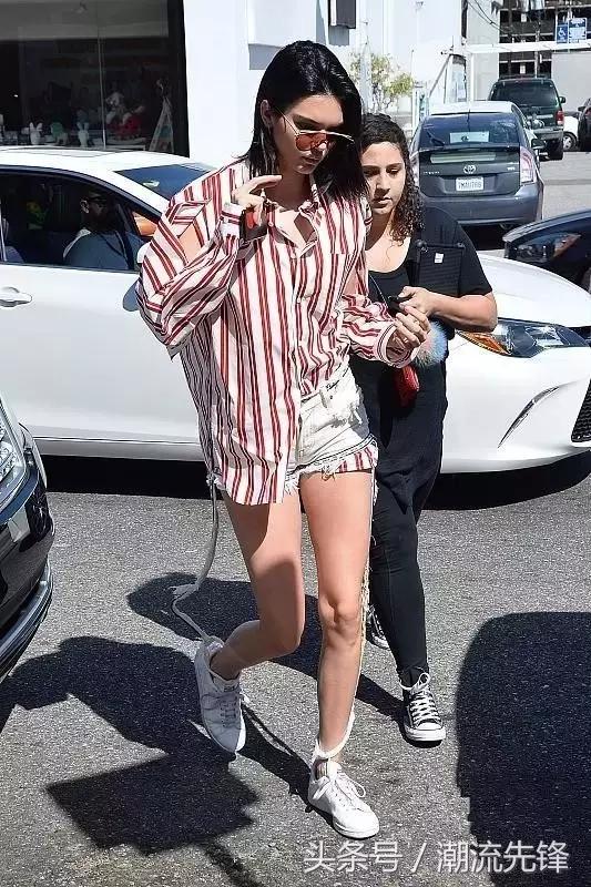 杨幂2021年春款小白鞋,杨幂一双最爱穿的国产鞋