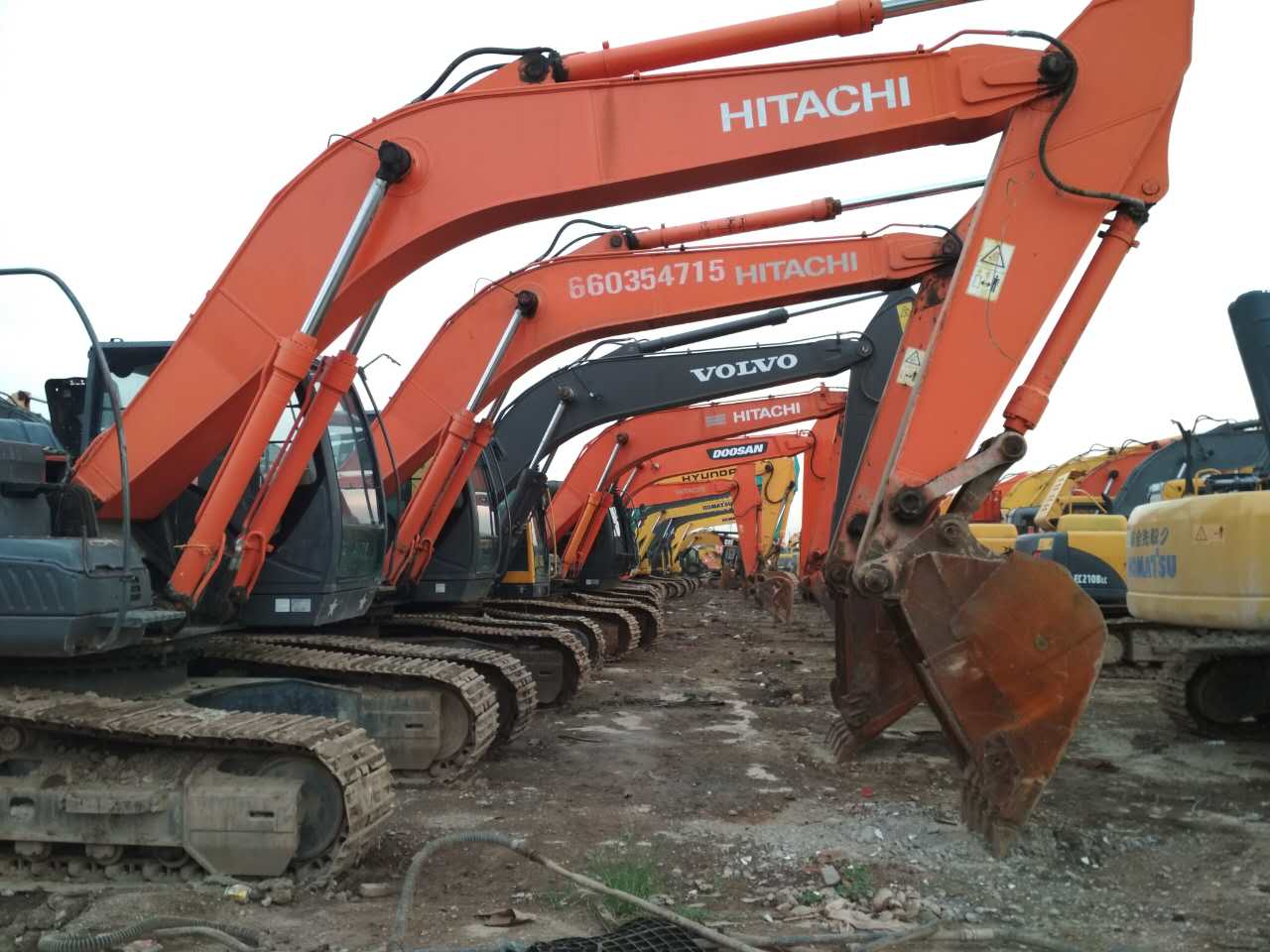 四川二手现代挖掘机报价,成都二手挖掘机推荐哪款好