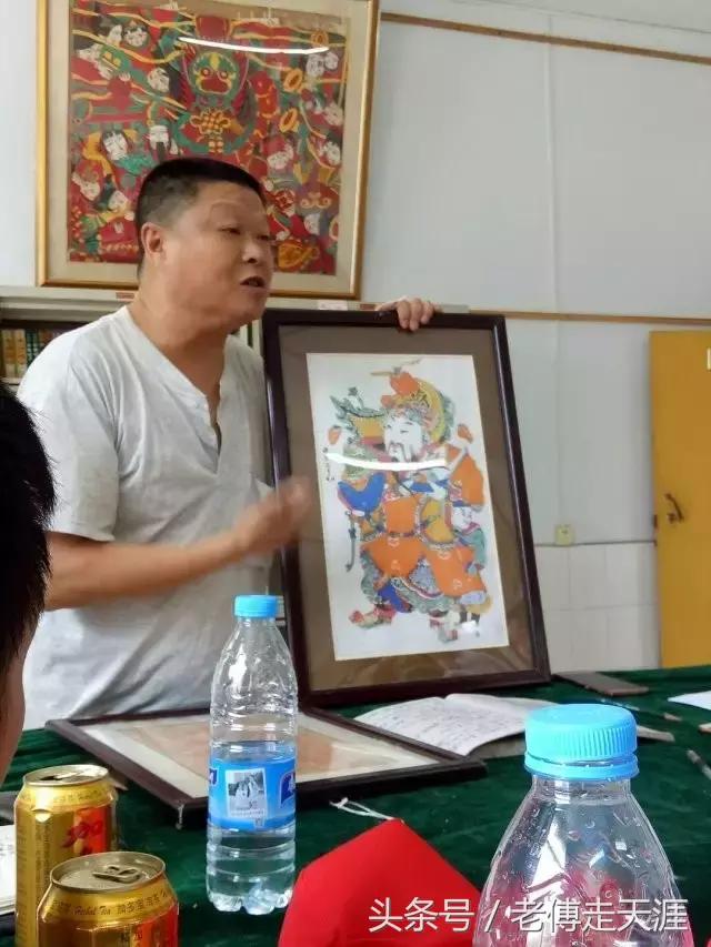 10名大一男女生，暑假在梁平用100元办了一件事~