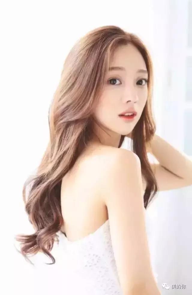 黄皮适合染什么颜色的发色显白,换发色耐看