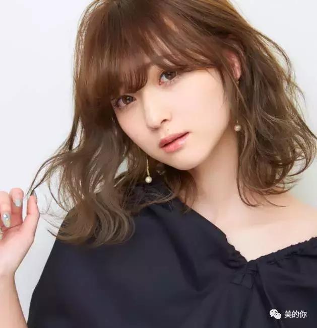 黄皮适合染什么颜色的发色显白,换发色耐看