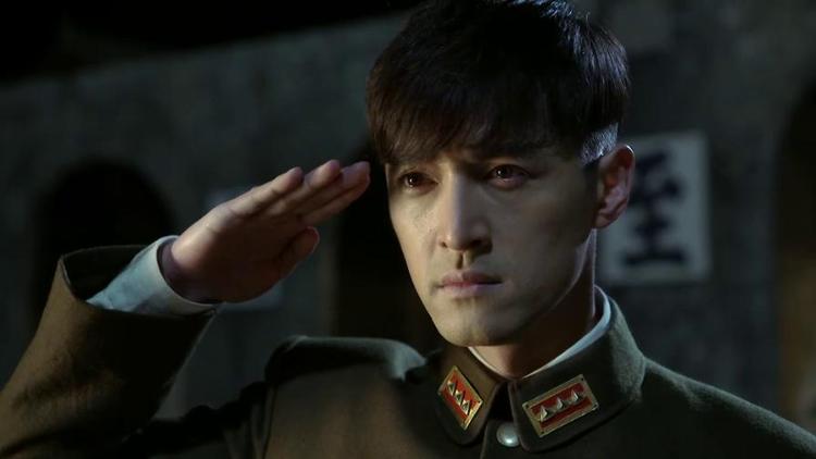 英姿飒爽，那些穿军装迷死人的男神们