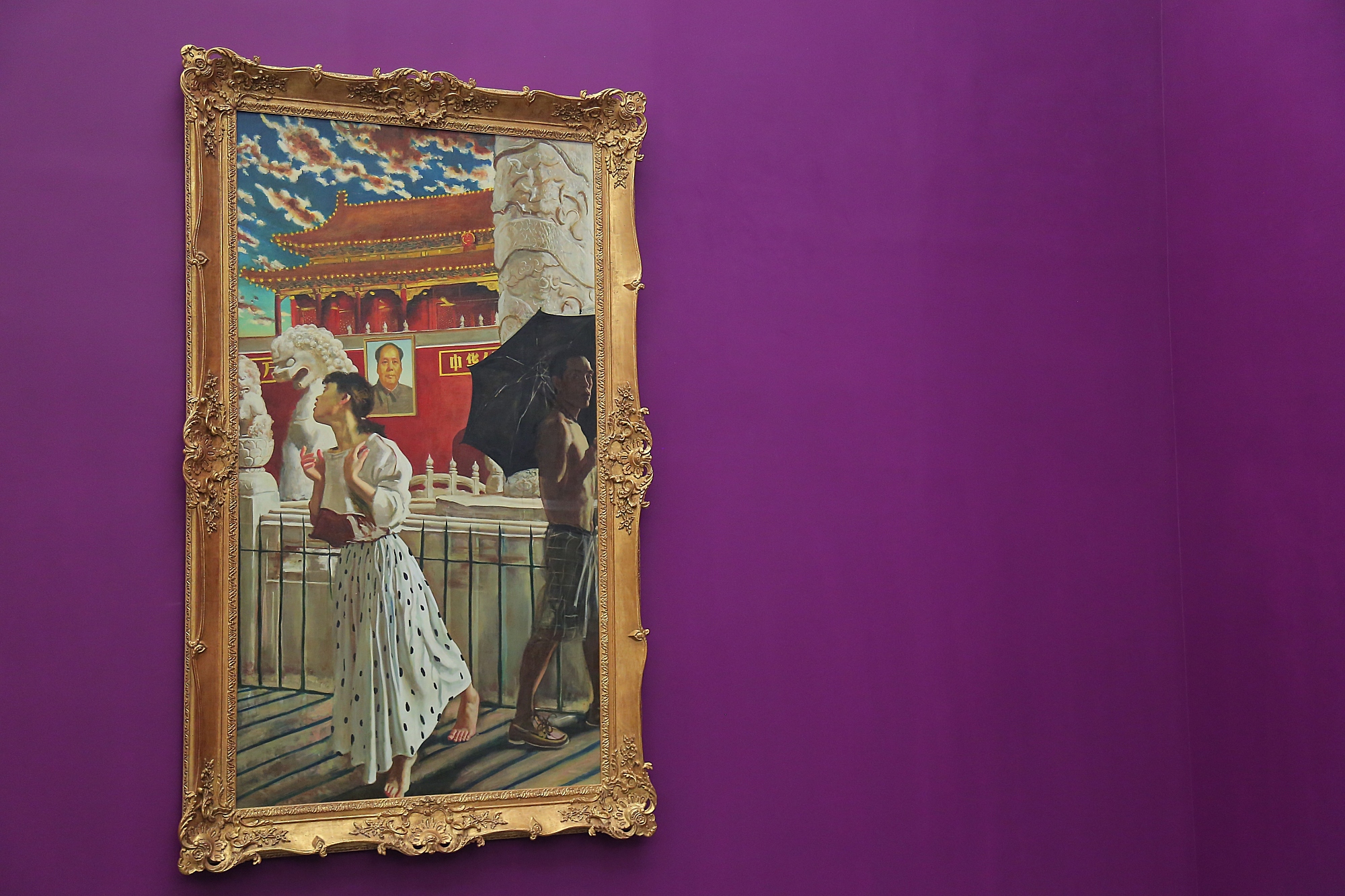 民工、*陪三**小姐、乞丐、同性恋……这些形象,他都用熊猫时装诠释