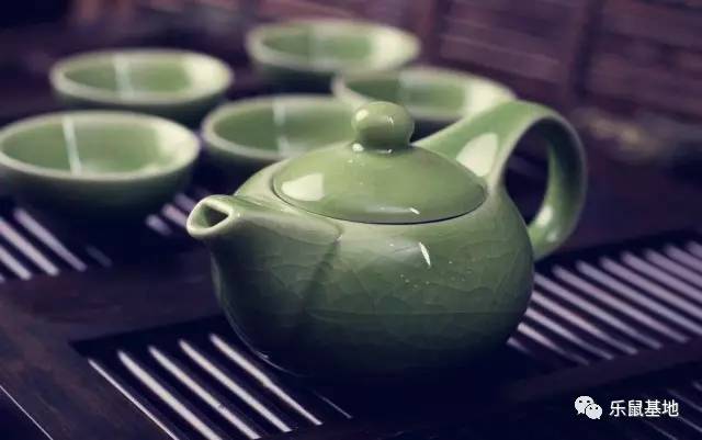 尽管经历了千百年，但你依然不能抵挡砂锅的醇香诱惑