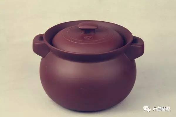 尽管经历了千百年，但你依然不能抵挡砂锅的醇香诱惑