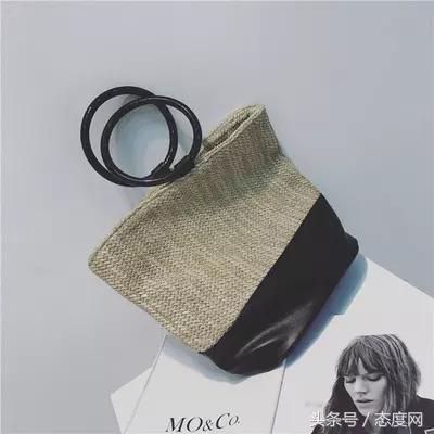 最近很火的草编包,比较定型的草编包