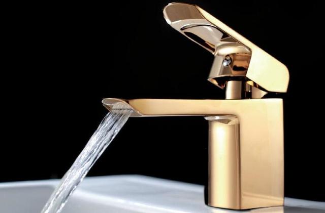 铜水龙头和不锈钢水龙头哪个好,不锈钢水龙头和全铜水龙头哪个好