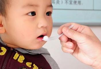 宝宝没能按时服用糖丸,小孩吃糖丸发生危险怎么回事