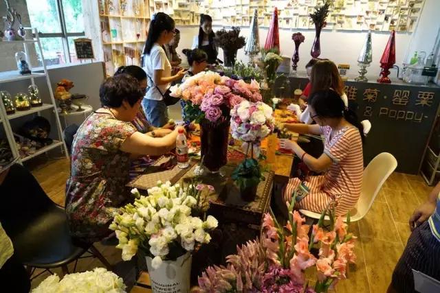 鑸屽皷涓婄殑鍗楅棬,鑸屽皷涓婄殑鍗楅棬缇庨鍥㈣喘