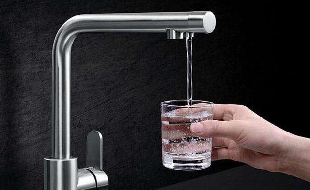 铜水龙头和不锈钢水龙头哪个好,不锈钢水龙头和全铜水龙头哪个好