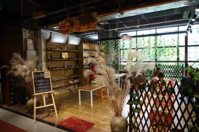 鑸屽皷涓婄殑鍗楅棬,鑸屽皷涓婄殑鍗楅棬缇庨鍥㈣喘