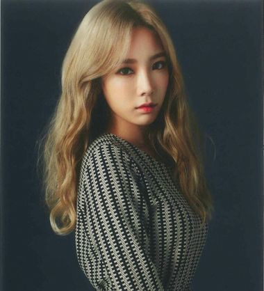 梨花头发型中长发卷发,气质中分丸子头发型教程