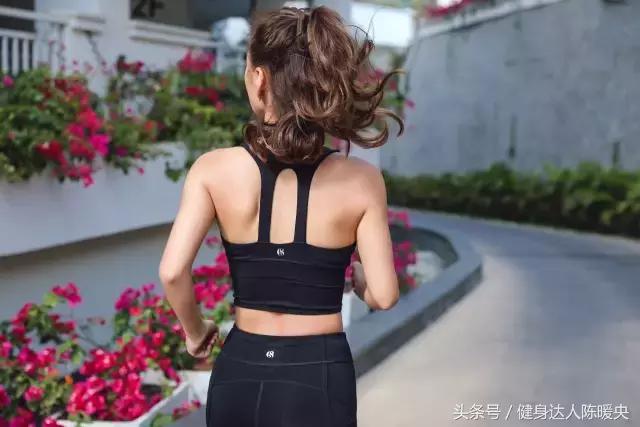 运动必须穿运动文胸吗,运动背心可以当正常文胸穿吗