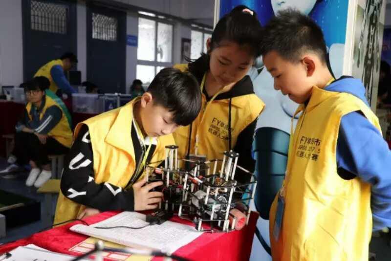 阜阳清河路一小机器人社团孩子嗨到国赛场