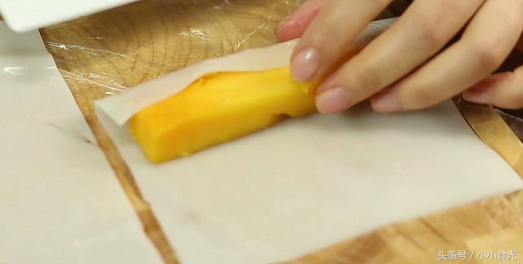 夏天来一份冰凉沁甜的芒果肠粉，满足感一秒爆棚