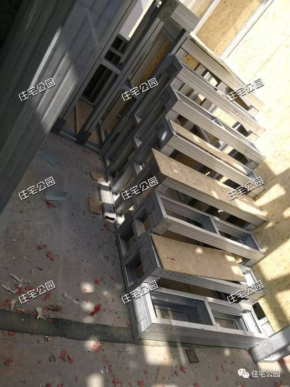 农村小伙花30万自己盖钢结构别墅,农村花30万建轻钢别墅