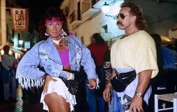 你花1000块买的包，背上却像卖菜的