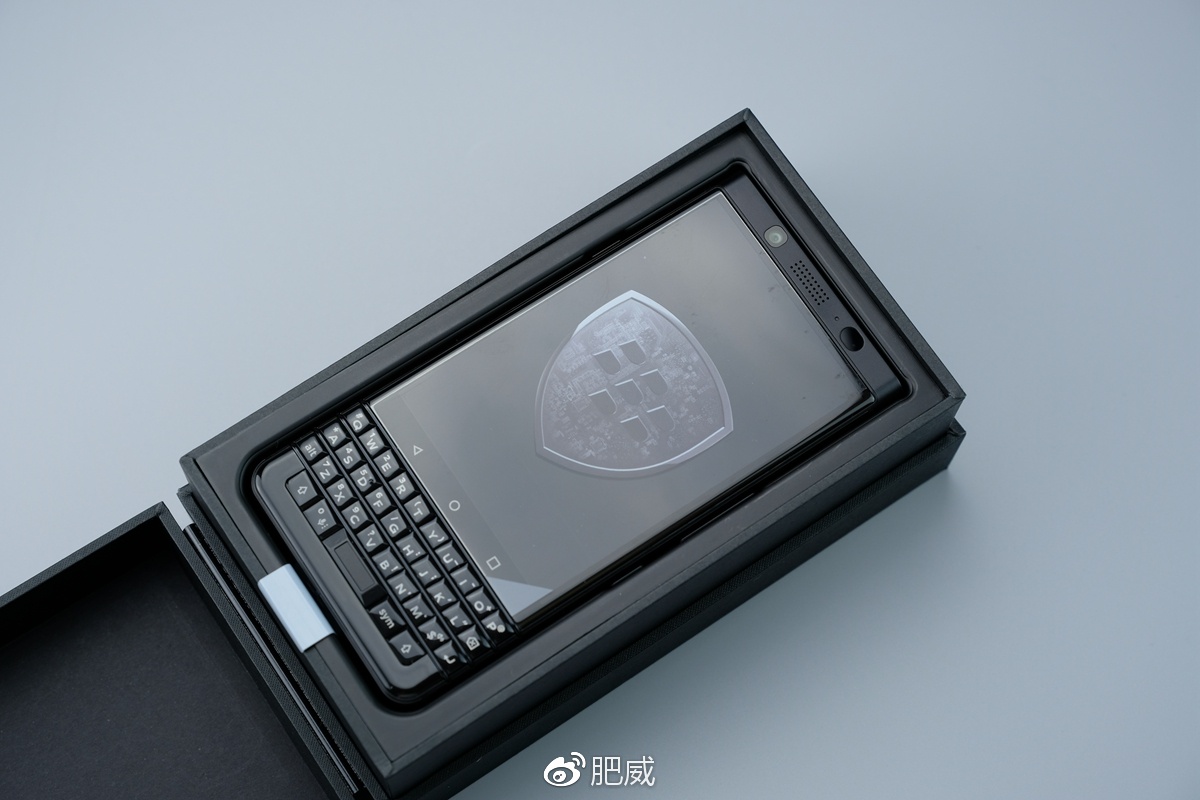 还是老配方黑莓KEYone开箱图赏