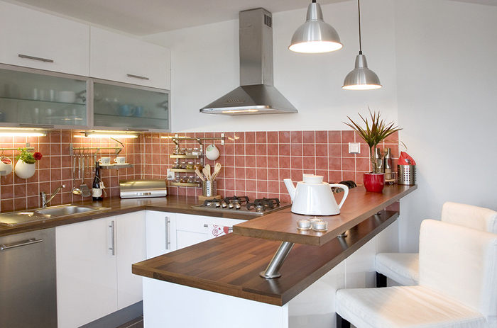 厨房太热了怎么办能装风扇吗,厨房太热了装什么好