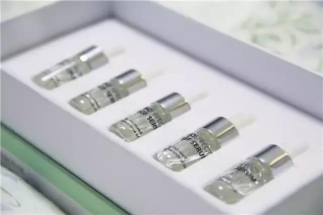 肌肤干燥、易脱妆、爱出油、质感差？我想你们应该还是有救的！