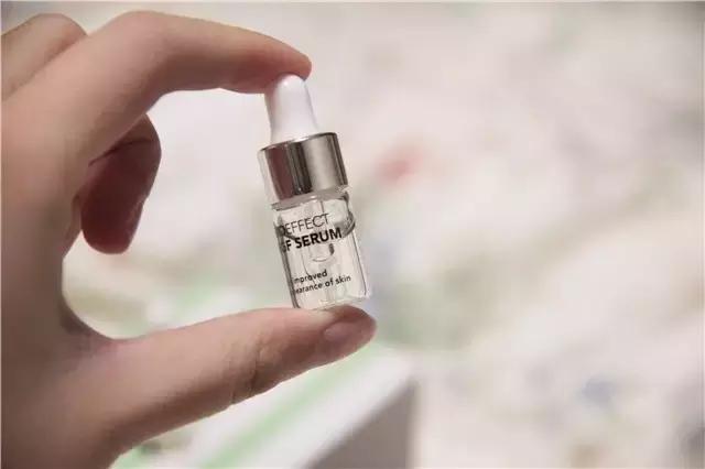 肌肤干燥、易脱妆、爱出油、质感差？我想你们应该还是有救的！