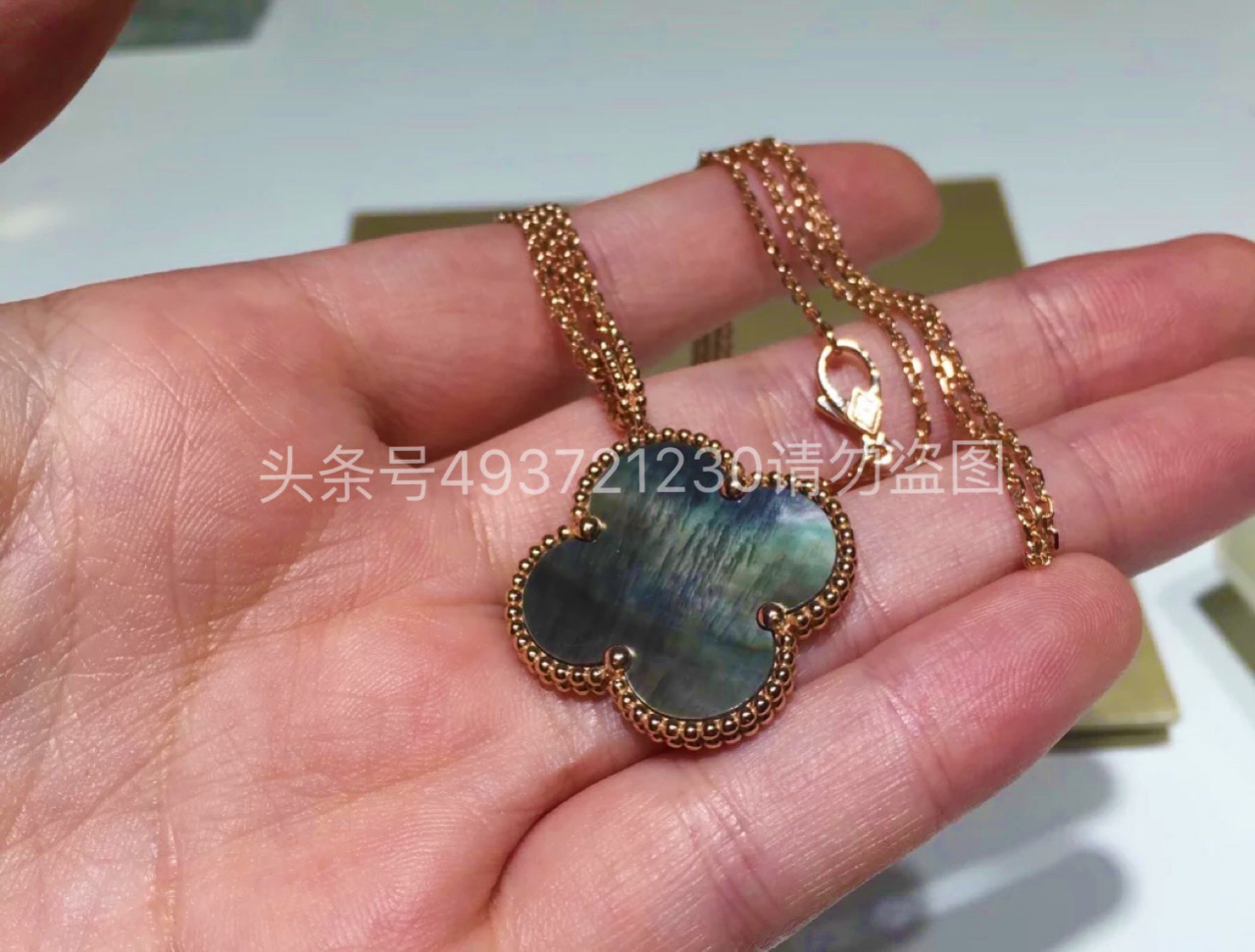 四叶草项链梵克雅宝红色颜色区别,梵克雅宝四叶草项链买什么颜色好