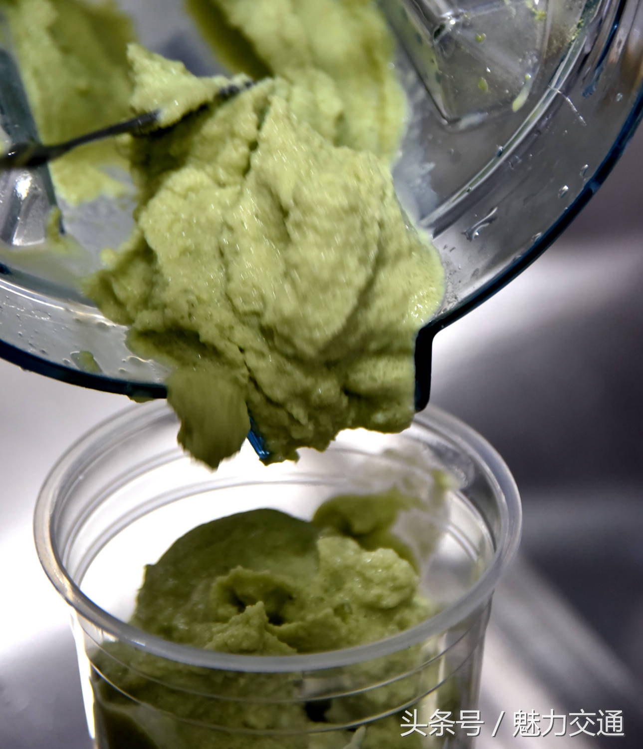 清凉一夏酷暑来袭,清凉一夏送冷饮视频