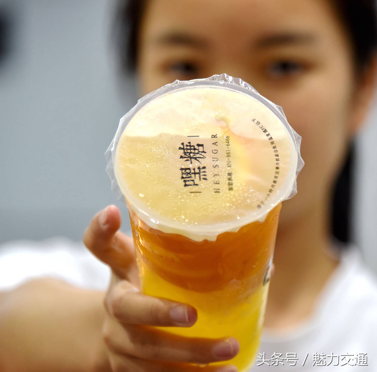 清凉一夏酷暑来袭,清凉一夏送冷饮视频