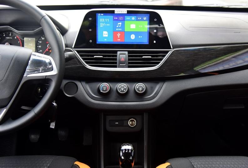 宝骏310和长安奔奔15款的哪个好,宝骏310跟长安奔奔哪个好