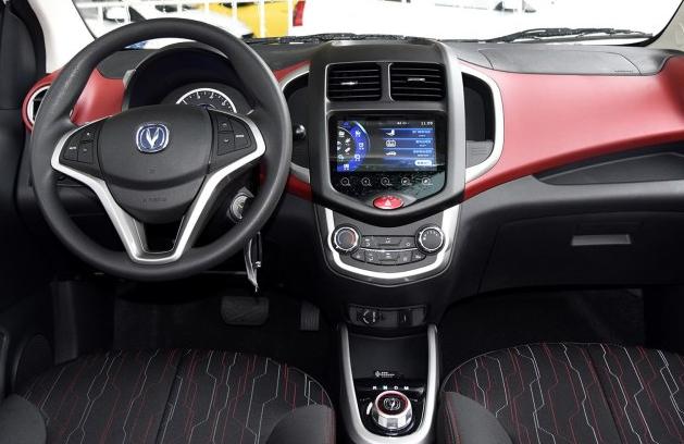 宝骏310和长安奔奔15款的哪个好,宝骏310跟长安奔奔哪个好