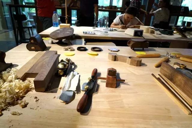 鑸屽皷涓婄殑鍗楅棬,鑸屽皷涓婄殑鍗楅棬缇庨鍥㈣喘