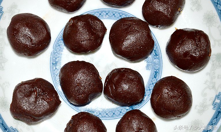 在家也能做出酥得掉渣的鲜花饼,玫瑰鲜花饼白玉酥皮